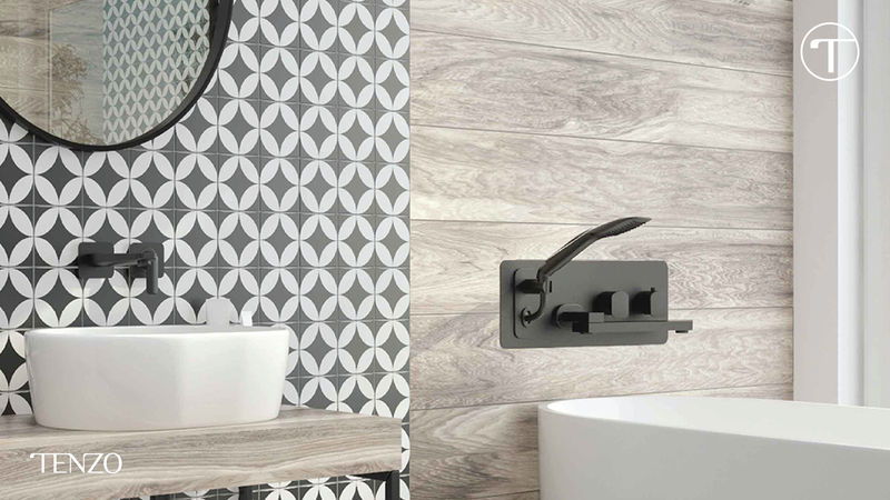 Robinet de baignoire mural Tenzo Delano avec bec pivotant noir mat - DET74-MB