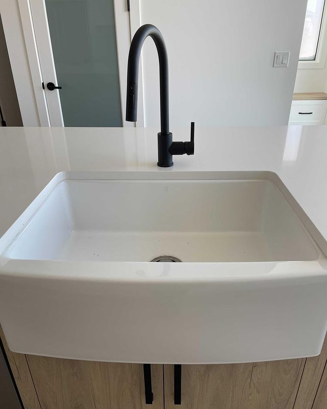 Pearl KINGSTON-PF30 30" Single Bowl Apron Front Kitchen Sink – White Fireclay w/ Grid – GBP302110F